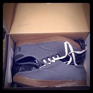 Chrome bicycling gum-soled shoes